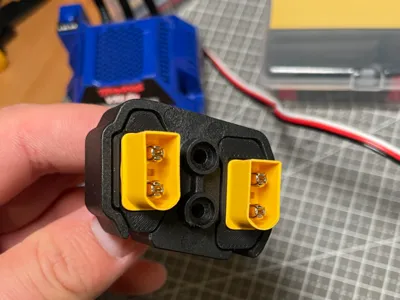 UDR short card power outlet modified to XT60UH adapter clip, XT60UH converts to TRX