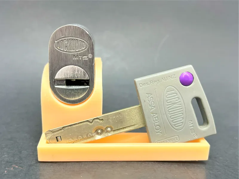 17.8mm Pin Oval Lock Display Stand