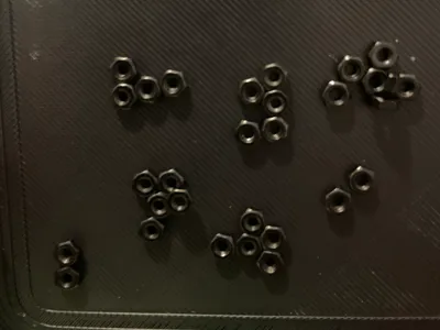 Magnetic plate for screws