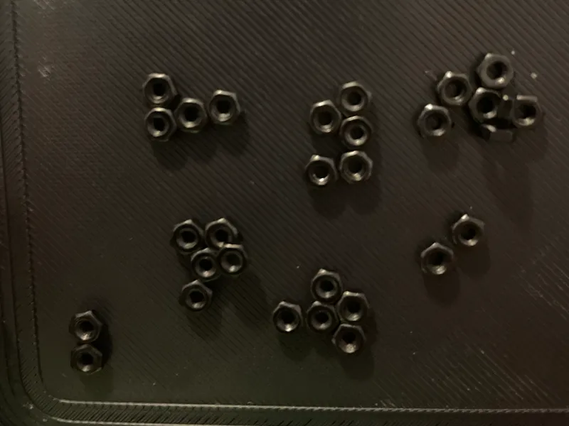 Magnetic plate for screws