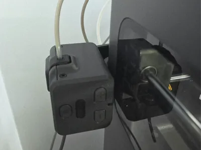Vertical mounting bracket for AMS Flipper TPU booster module