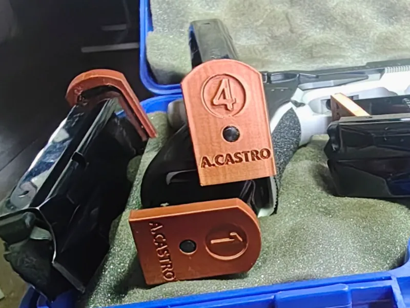 Bersa Thunder - Tapas de cargador \ Magazine caps.