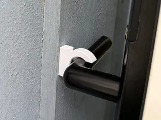 Yale Doorman I3 Holder