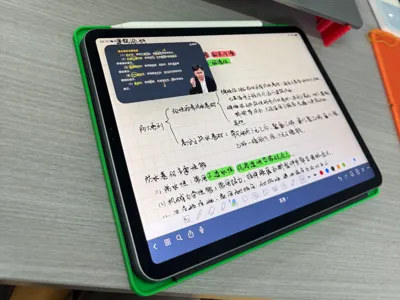 iPad Pro 11-inch tray (cannot be used with a case!)