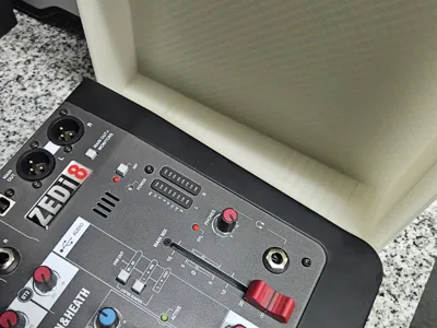 Cover Allen&Heath ZEDI8 