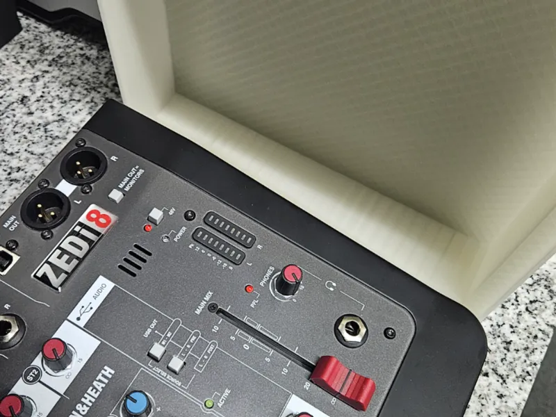 Cover Allen&Heath ZEDI8 