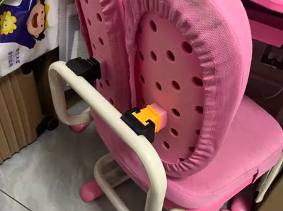 Children's desk chair backrest connector