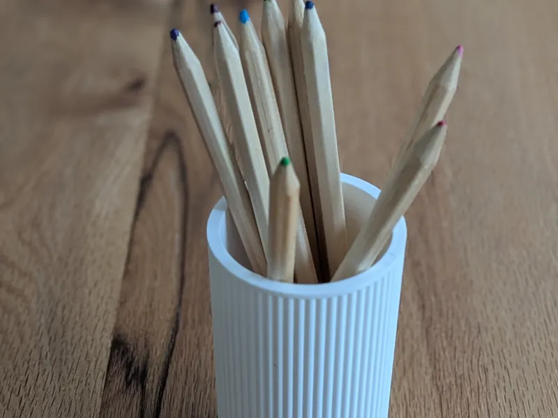 Moderner Stiftehalter
