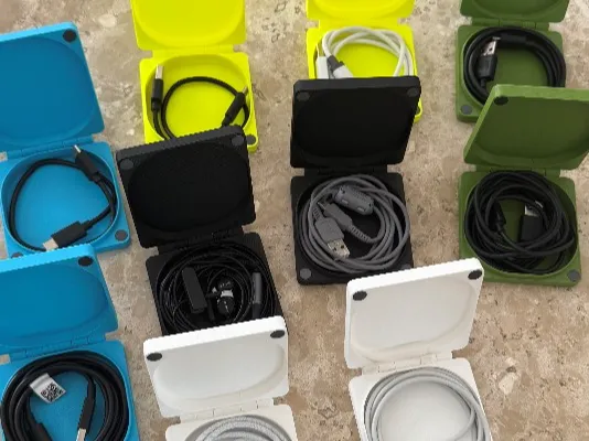 Box for organizing cables and earphones