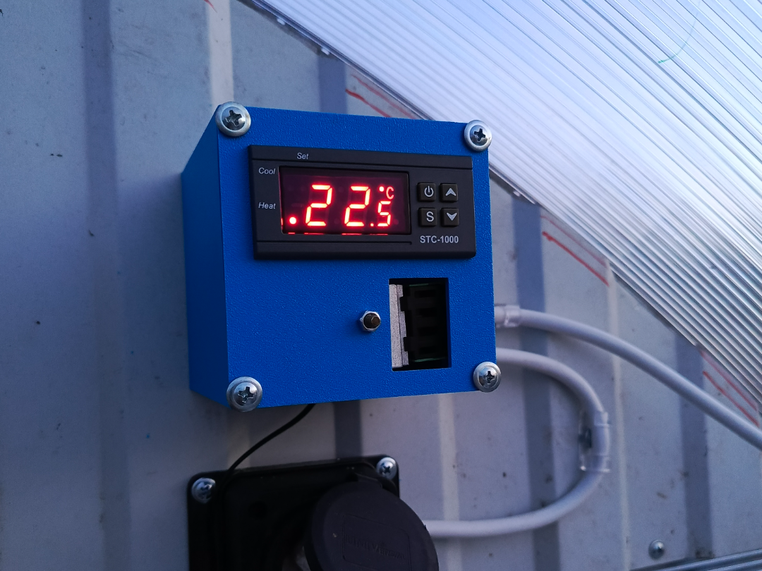 The box for the thermostat stc-1000