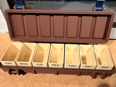 Utility Pill Box w/Removable Daily Inserts (Large)