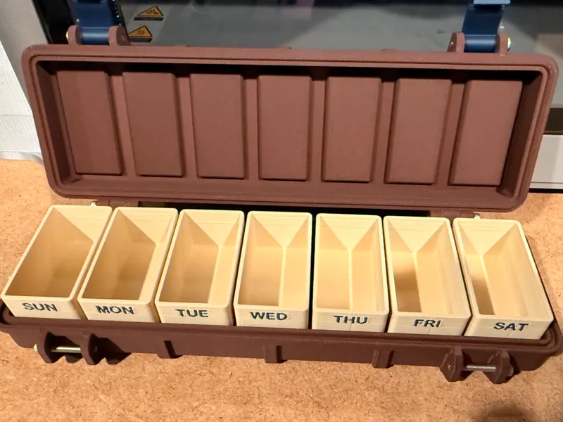 Utility Pill Box w/Removable Daily Inserts (Large)