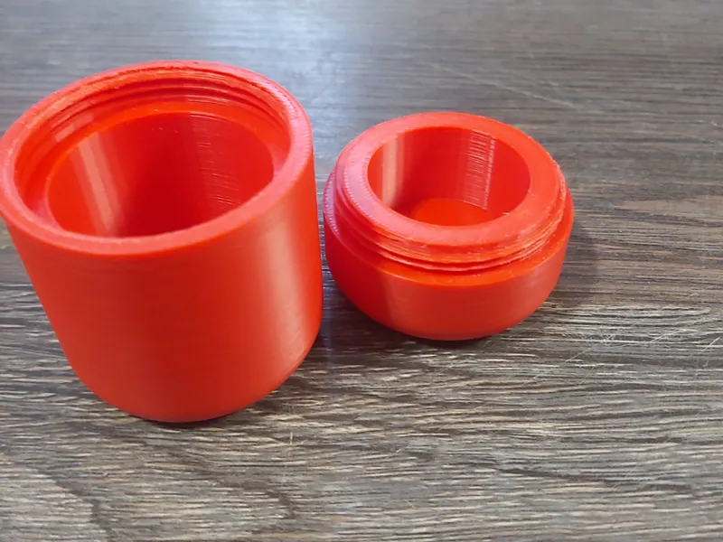threaded container  