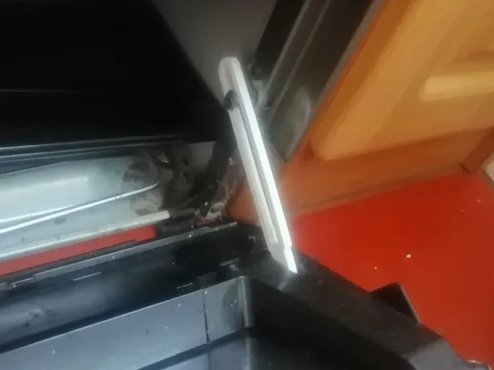 Indesit Fixing the oven drawer for cookers 
