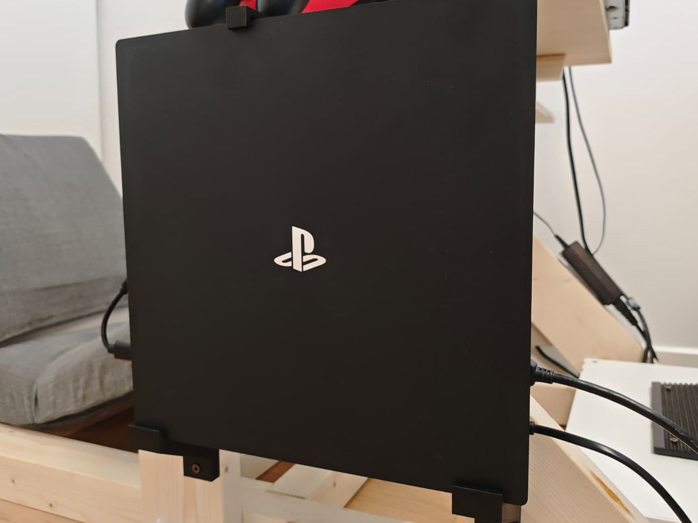 PS4 Pro Wall Mount