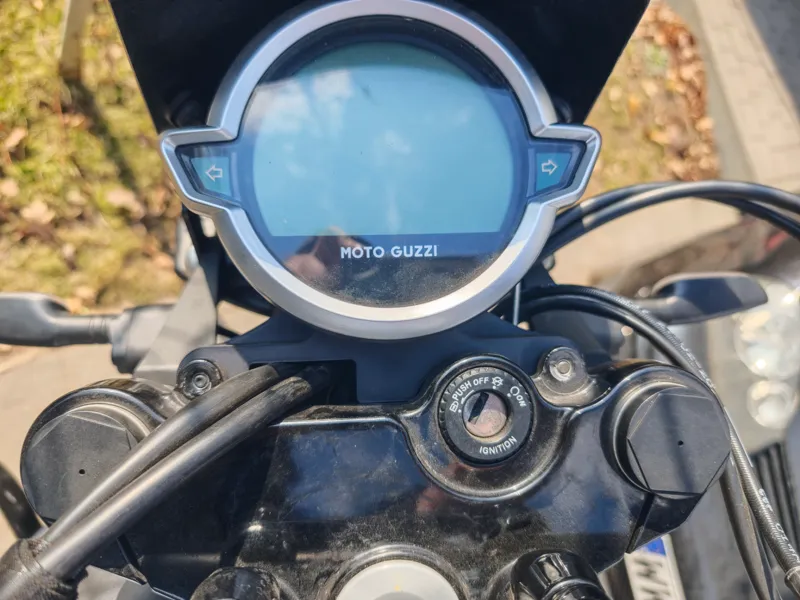 Moto Guzzi V7 V – Speedometer Relocation Mount
