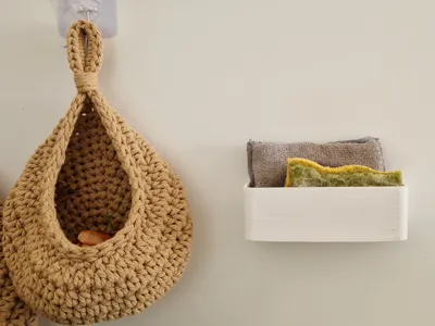 Wall-mounted sponge holder with drainage system