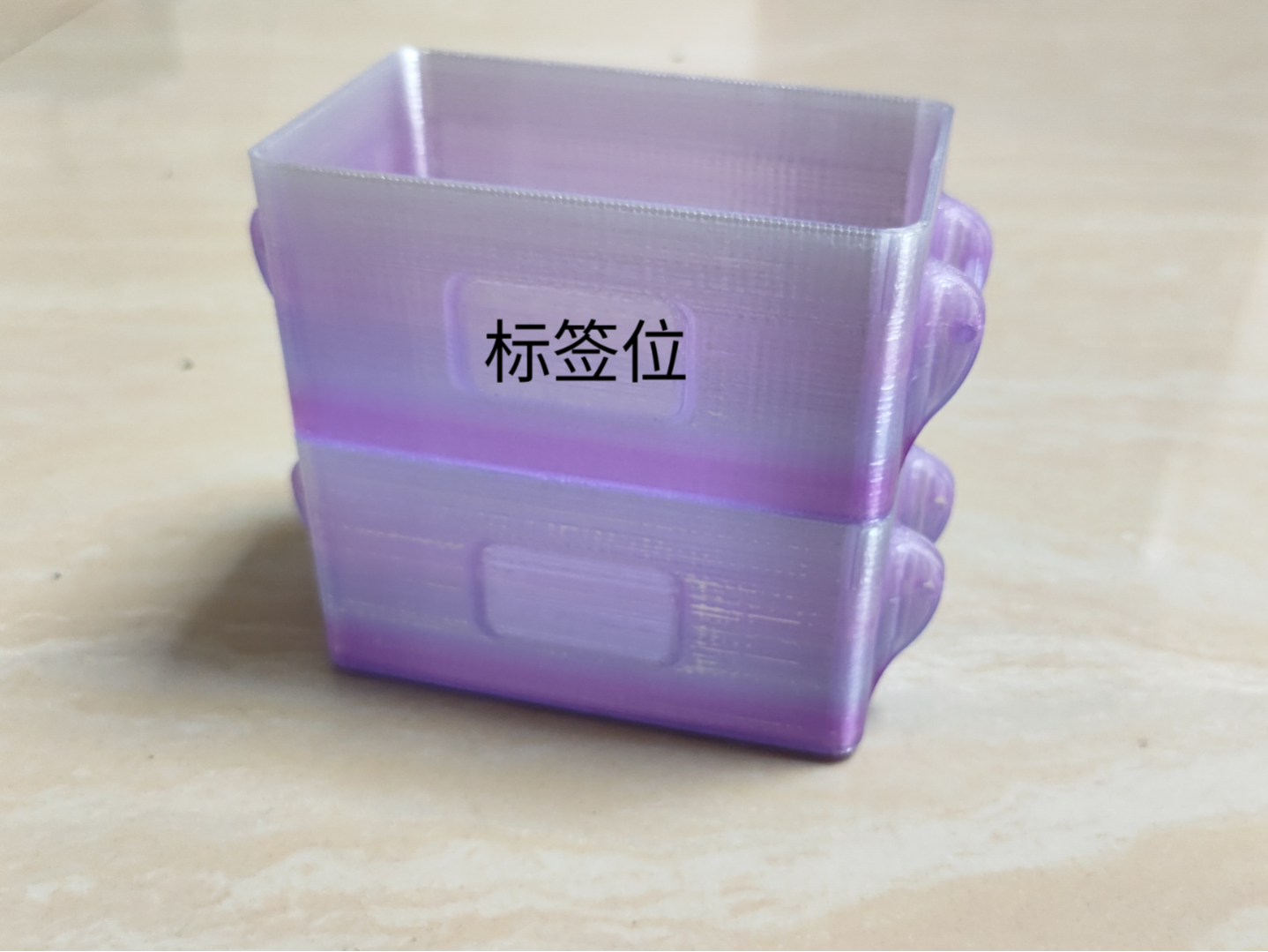 堆叠收纳箱