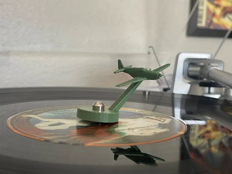 Flying P-51 Spindle Buddy
