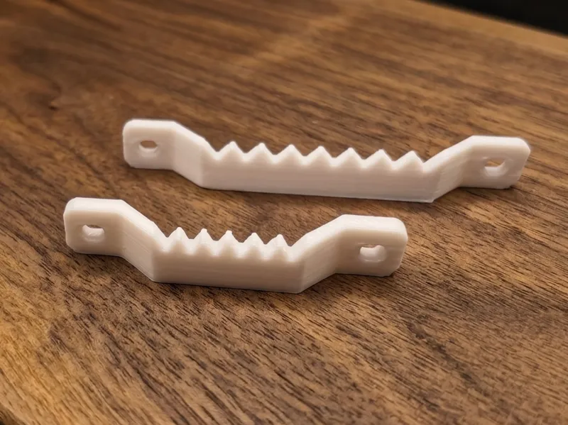 Parametric Sawtooth Picture Hanger