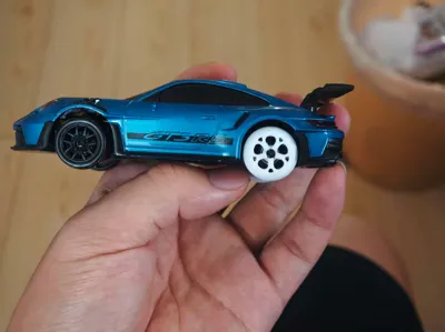 1:43 wheel hub and tire