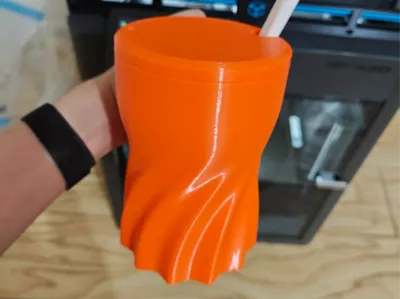 Cup (with lid), toothbrush cup, lidded cup