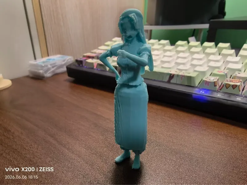 红美铃 比划比划摆件