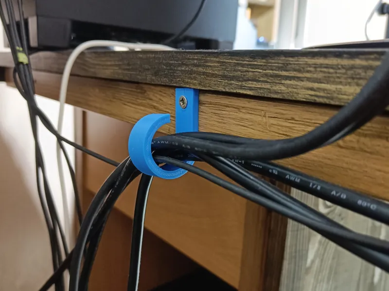 Simple cable hook