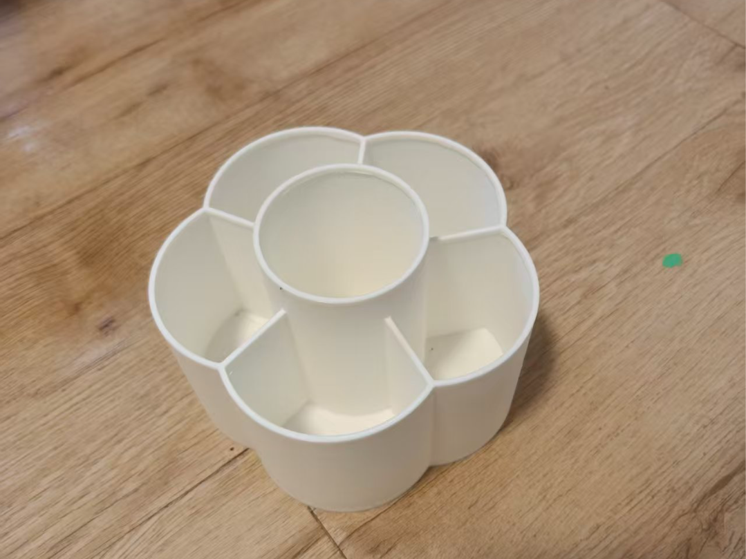 超大花瓣笔筒