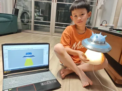 UFO night light compatible with Bambu Lab 001 kit, an 8-year-old child's first work