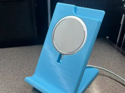 iPhone magnetic charging stand