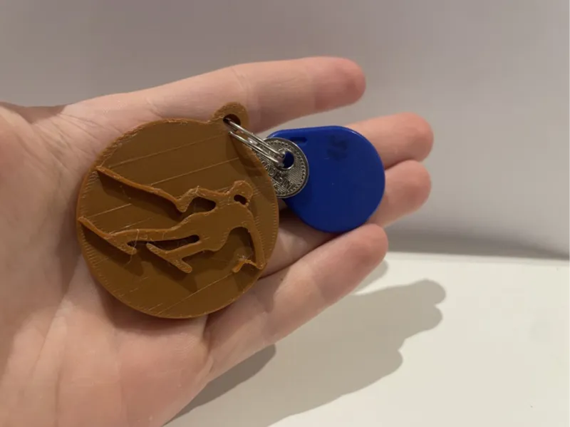 skiing keychain