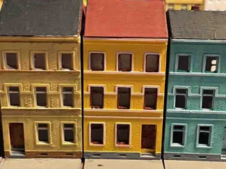 Urban building 13 - town house (z-scale)