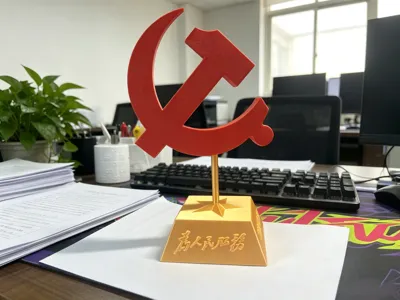Party Emblem Desktop Ornament