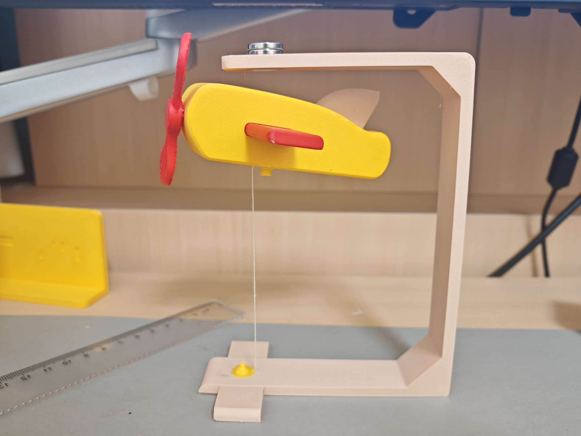 磁吸平衡磁悬浮小飞机摆件｜可旋转解压桌面 3D 打印模型