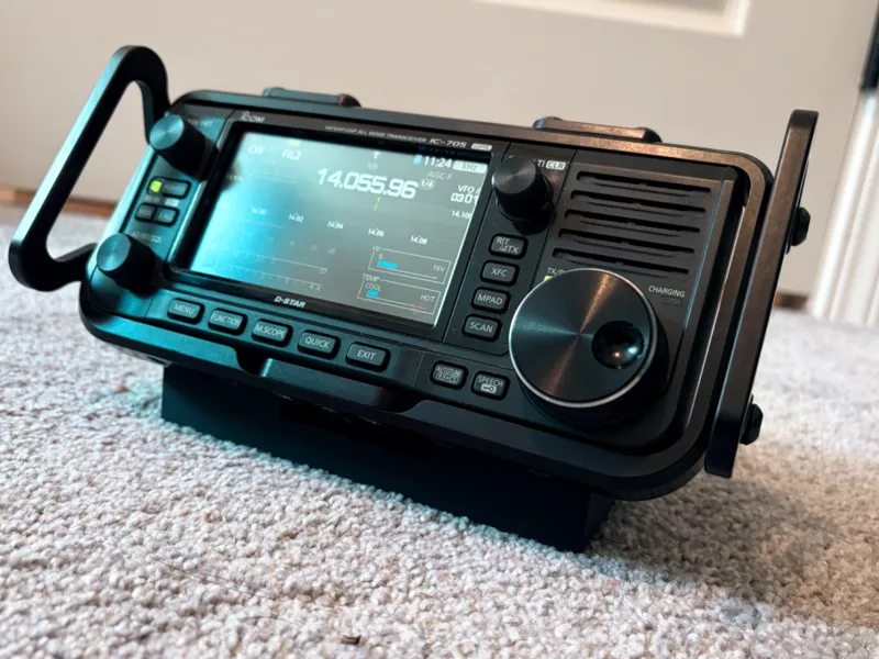 IC-705 With Peovi Cage Desk Stand