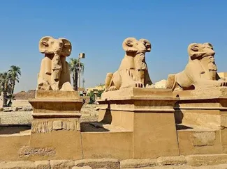 Esfinge Paseo Luxor