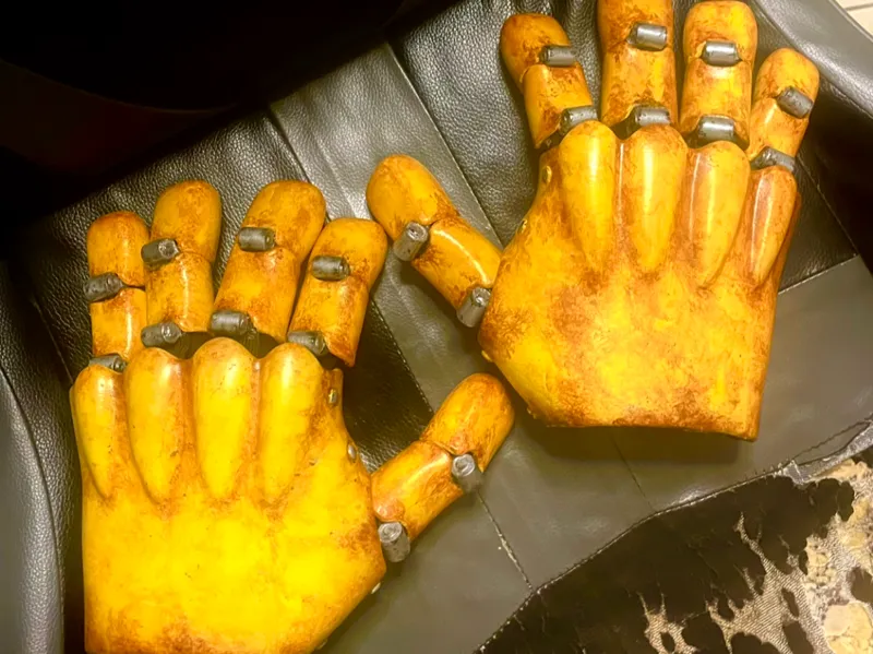 Movie-Accurate Yellow Rabbit / Spring Bonnie Hand 