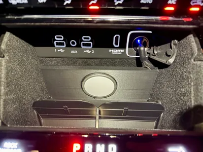 Jeep Grand Cherokee (WL) MagSafe Charge/Organizer