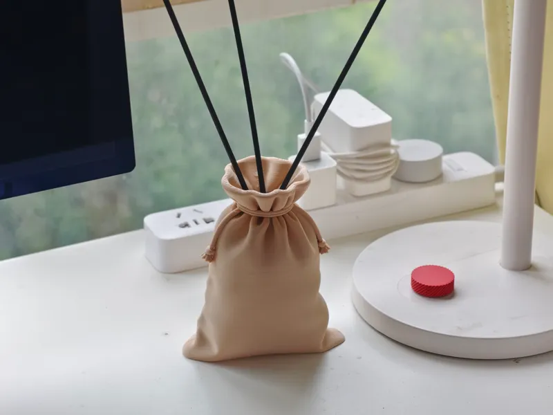 一个布袋 香薰瓶花瓶摆件