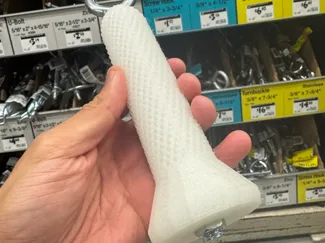 Knurled vertical grip for gym