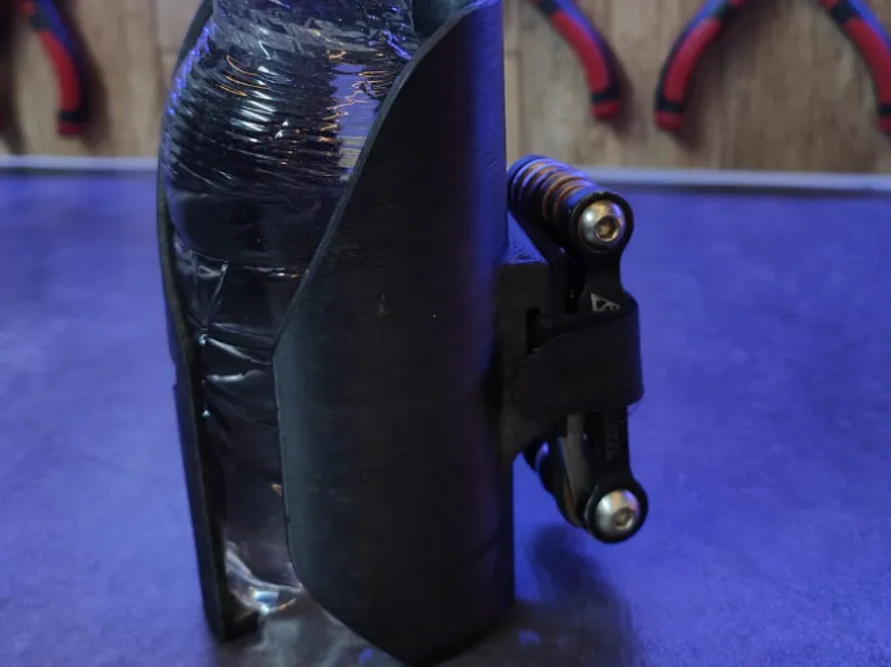 FLAKI — Universal 0.5L Bottle Holder + Pump Mount