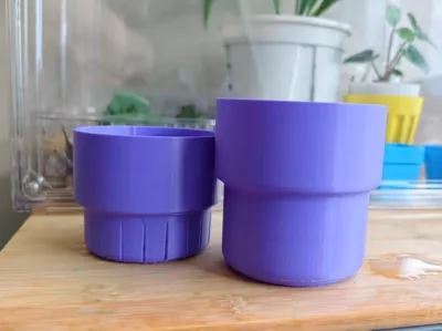 Round self-watering pot with inner and outer layer