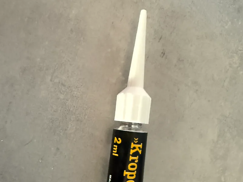 glue tip kropelka