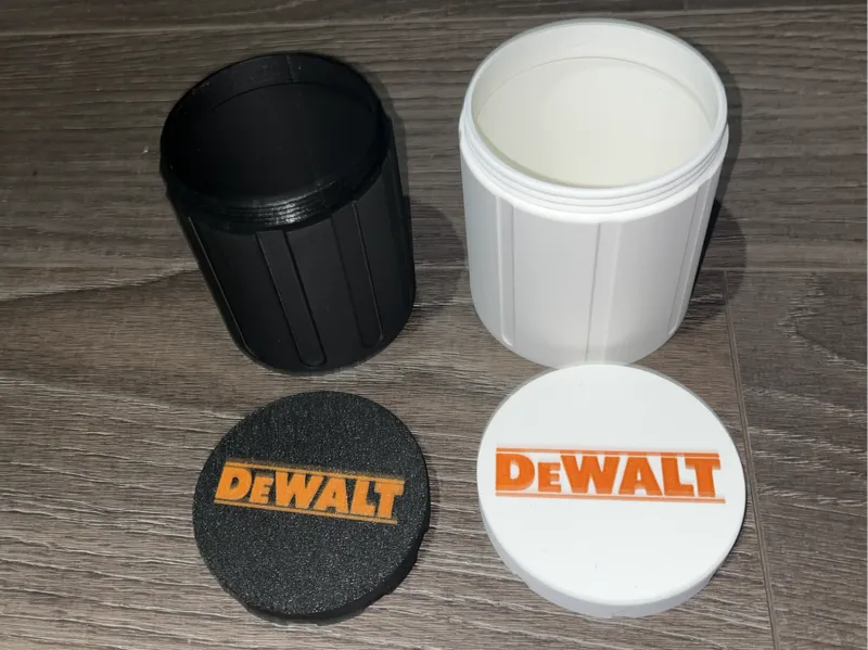 Zakręcany pojemnik DeWalt