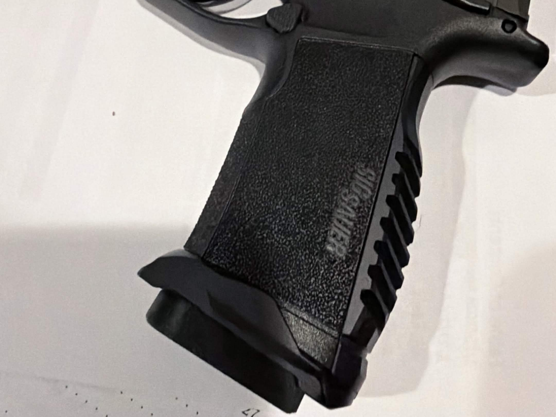 P365 to XMacro . Compatible with radian magwell
