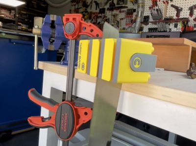 Gravity Self-Locking Woodworking Saw Clamp