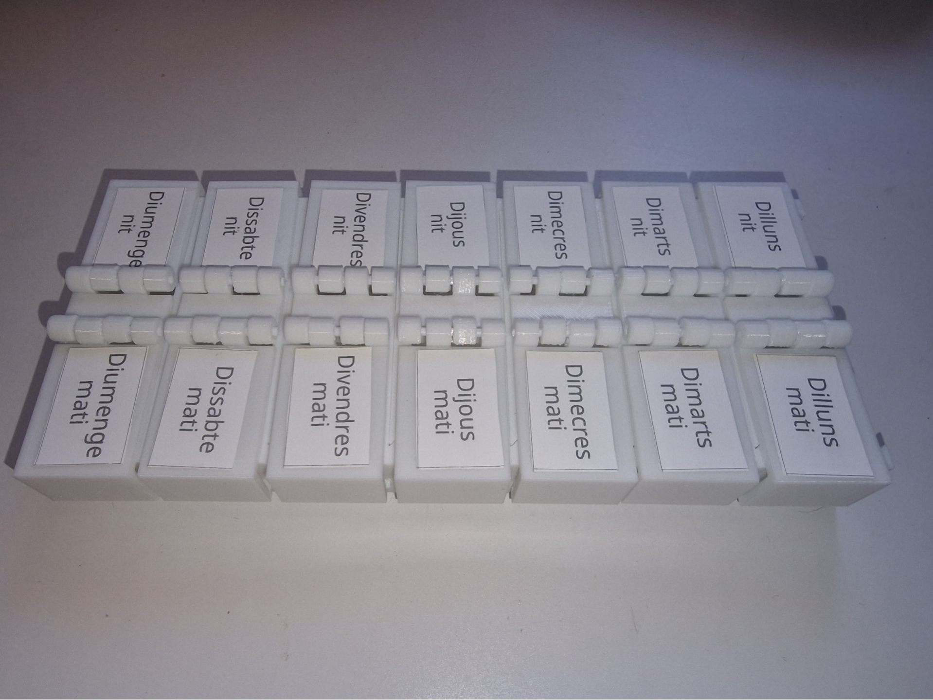 Pastillero con 7 cajas apilables, 