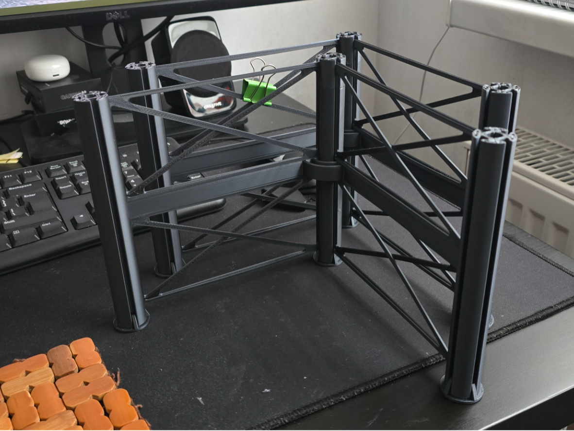 Round beam modular construction set