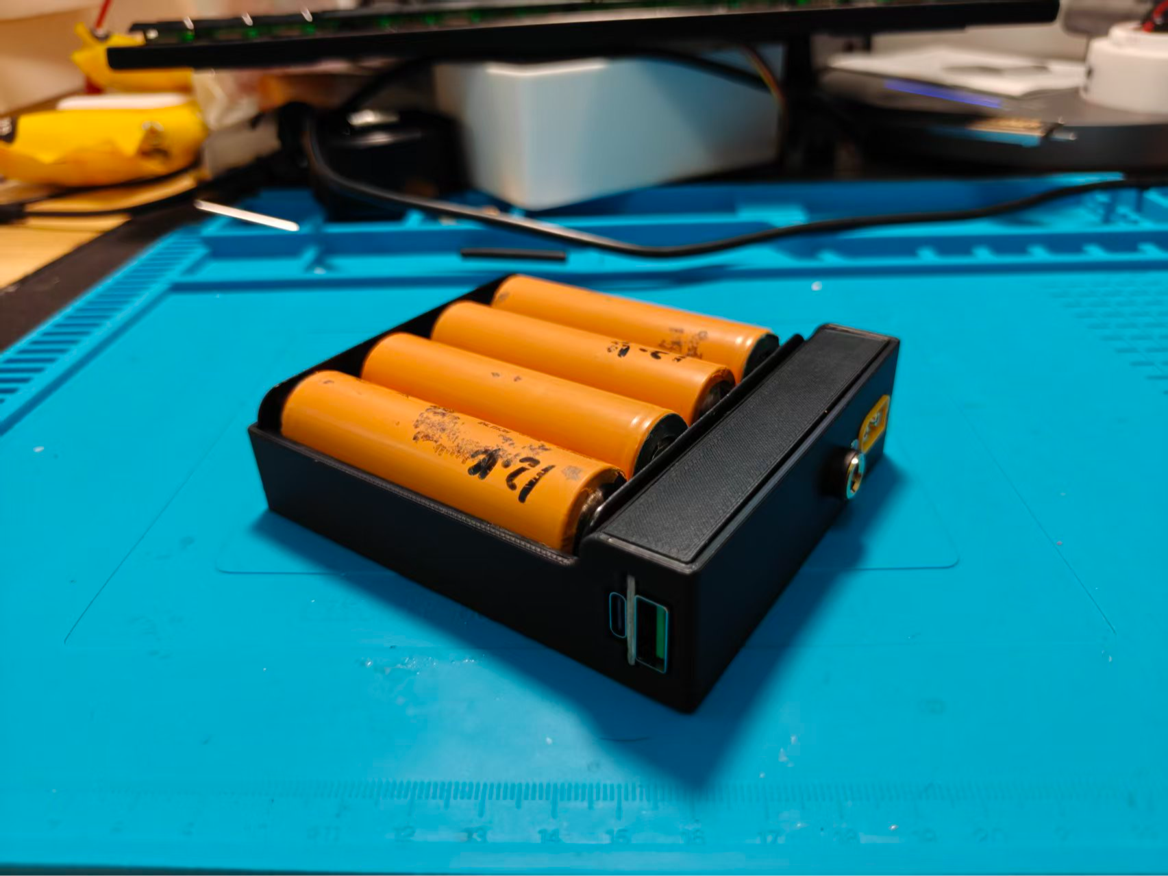 低成本21700 4S 可换电电池盒